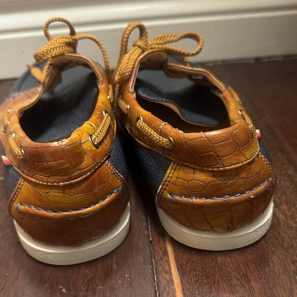 Classic Navy and Tan Boat Shoes - Picture 6 of 8